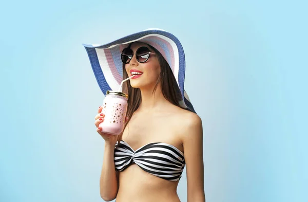 Mujer con batido —  Fotos de Stock