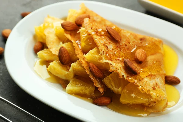 Ananas ve badem ile Pancakes — Stok fotoğraf