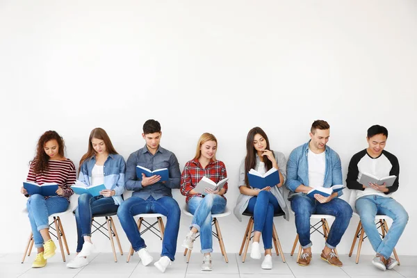 Group of people reading books — Stock Photo, Image