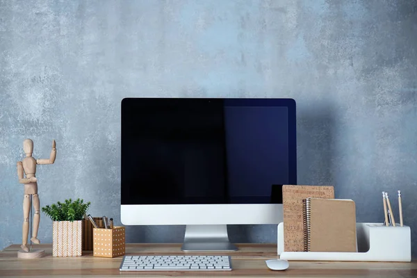 Modern tasarımcı çalışma alanı