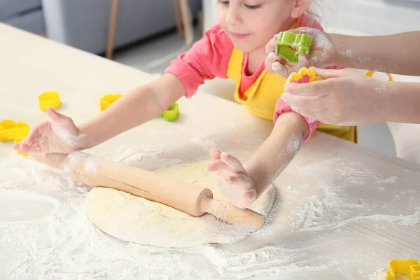Little girl making dough — Stock Photo, Image