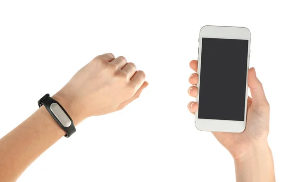 Hands with heart rate monitor and smartphone — Stock Photo, Image