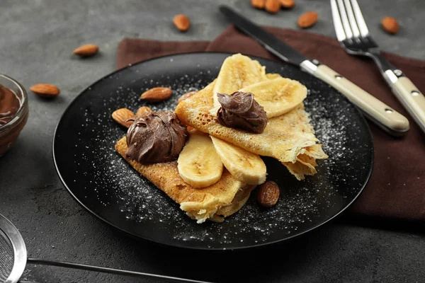 Frittelle con banana e cioccolato — Foto Stock
