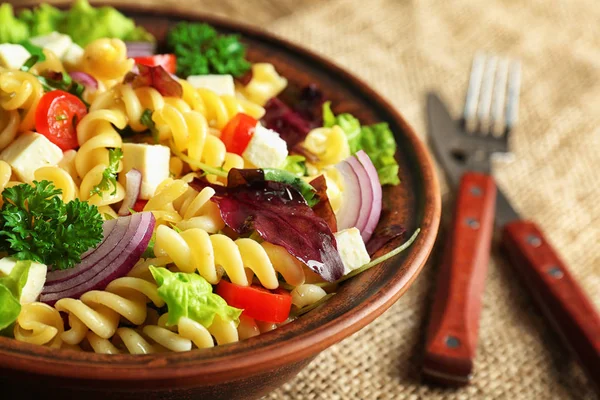 Salada de macarrão deliciosa fria — Fotografia de Stock