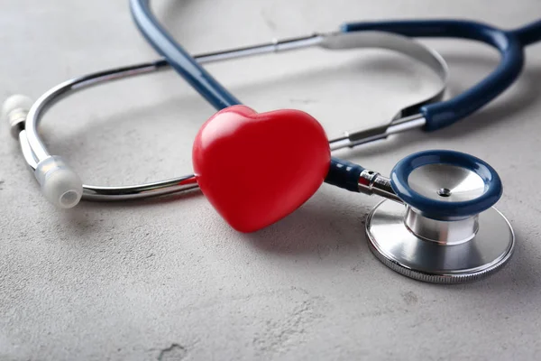 Stetoskop a červené srdce — Stock fotografie
