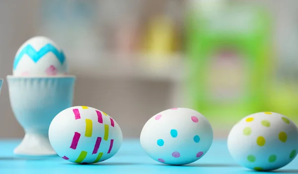 Boyalı Paskalya yumurtaları ile kompozisyon — Stok fotoğraf