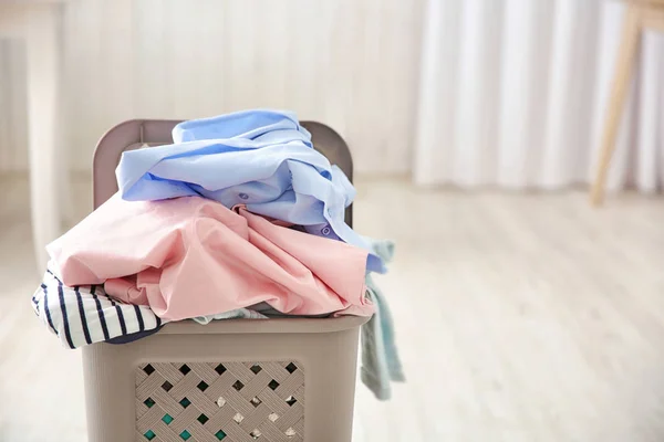 Lothes in plastic laundry basket — Stock Photo, Image