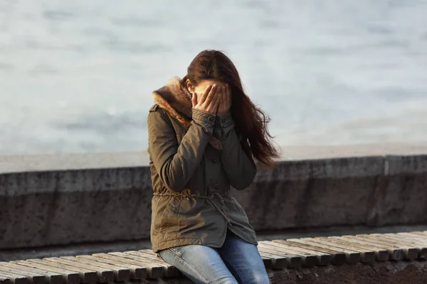 Femeie tânără deprimată — Fotografie, imagine de stoc
