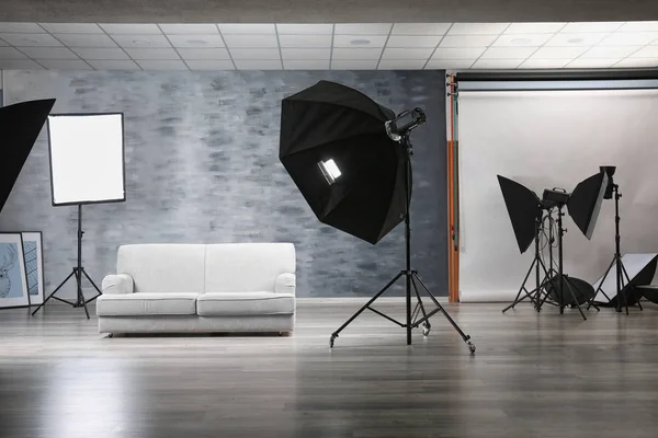 Studio met bliksem apparatuur — Stockfoto