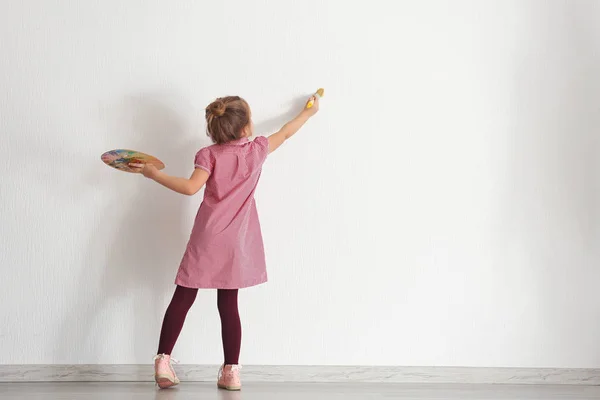 Küçük Kız Ressamı — Stok fotoğraf