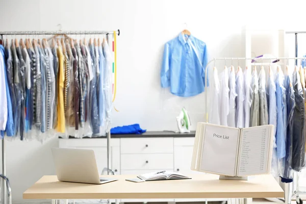 Salón de limpieza en seco — Foto de Stock