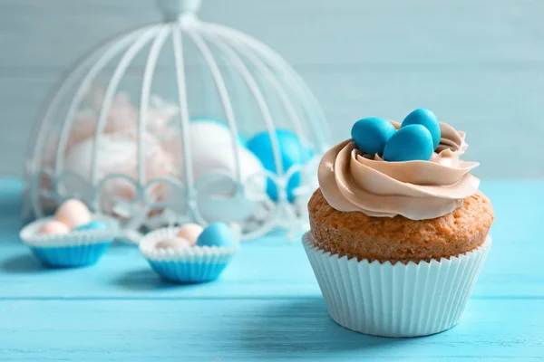 Tasty Easter cupcake — Stock Photo, Image