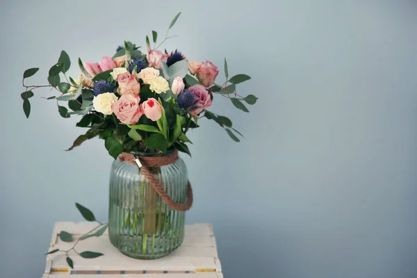 美しい花束のガラス花瓶 — ストック写真