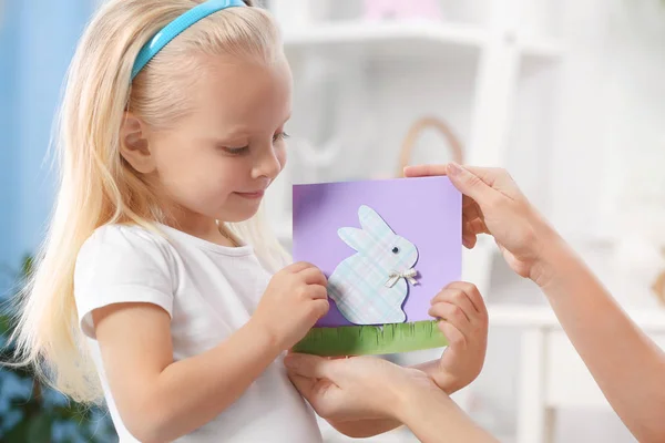Girl presenting Easter card — Stock Photo, Image