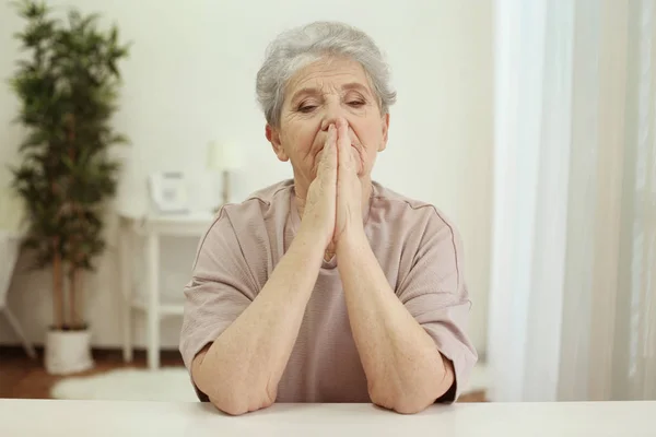 Praying elderly woman — Stock Photo, Image