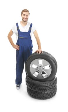 Üniformalı genç makinist 