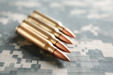 Kamuflaj arka plan üzerinde madde işaretleri