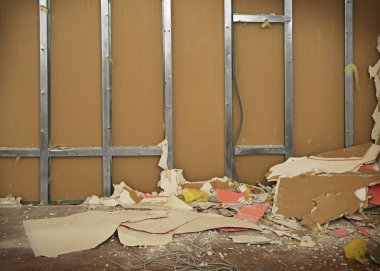 Duvar yıkılması. Onarım kavramı