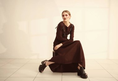 Yaratıcı makyaj ile genç modeli