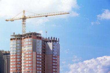 İnşaat vinç ve tamamlanmamış Binası 