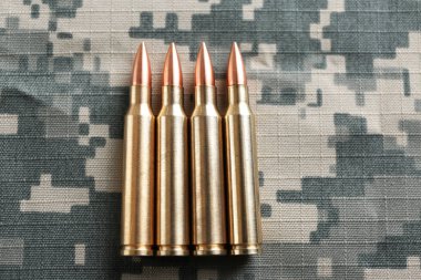 Kamuflaj arka plan üzerinde madde işaretleri