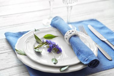 Renkli peçete Tablo ayarı