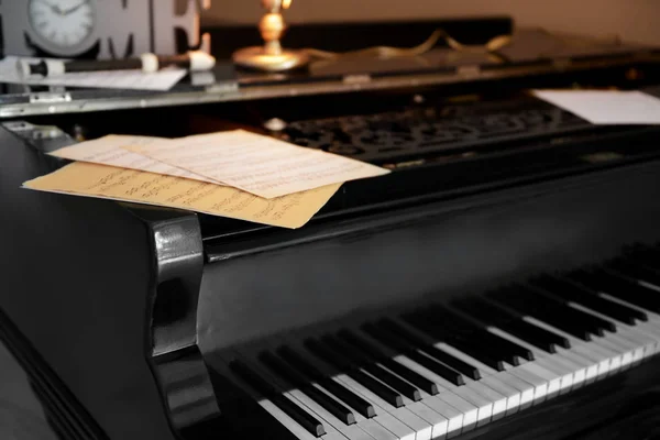 Preto piano, close-up — Fotografia de Stock