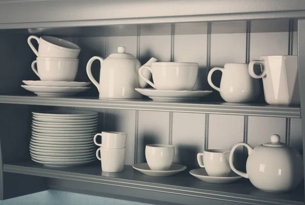 Белая деревенская посуда — стоковое фото