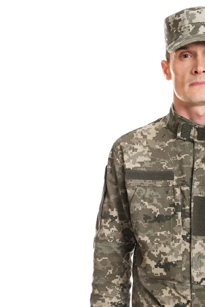 Soldado em camuflagem sobre fundo branco — Fotografia de Stock