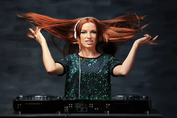 Dj mixing music — Stock Photo, Image