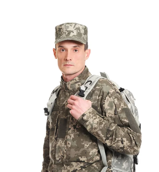 Soldado en camuflaje sobre fondo blanco — Foto de Stock
