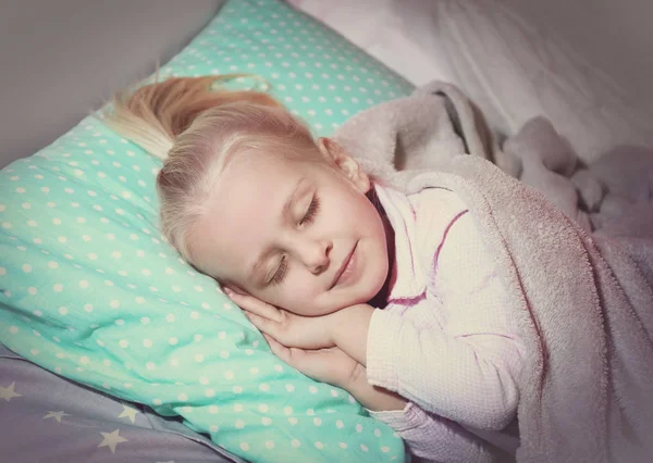 Cute girl sleeping in bed — Stock Photo, Image