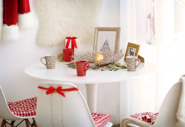 Camera con decorazioni natalizie — Foto Stock