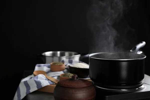 Metal pan with steam on dark background — Stock Photo, Image