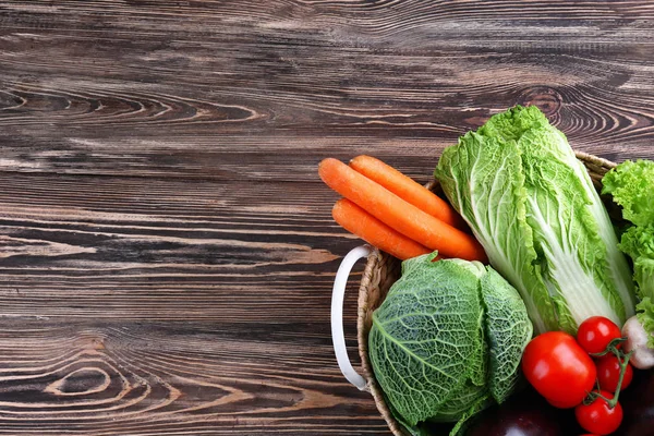 Fresh vegetables in basket — Stock Photo, Image