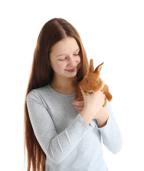 Gadis memegang kelinci kecil — Stok Foto