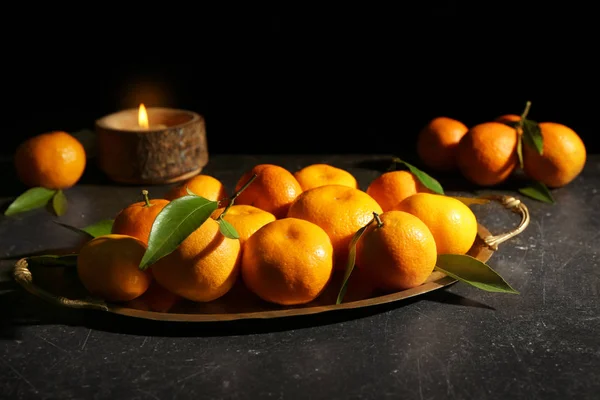 Bandeja vintage com tangerinas — Fotografia de Stock