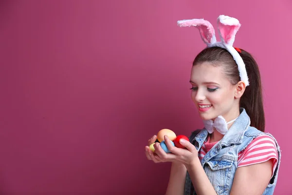 Flicka med bunny öron — Stockfoto