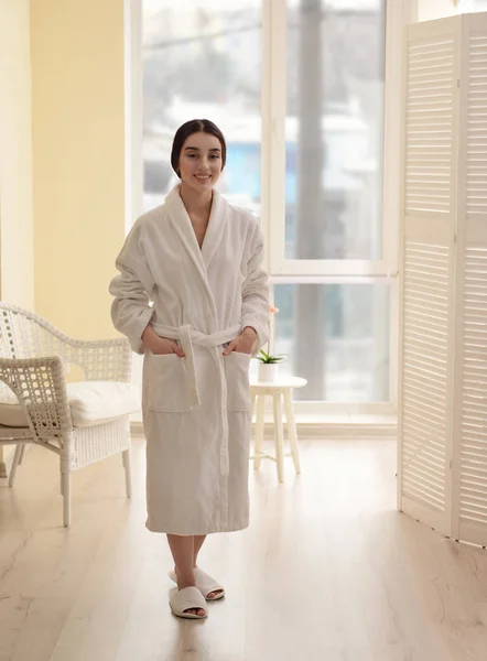 Woman in spa salon — Stock Photo, Image