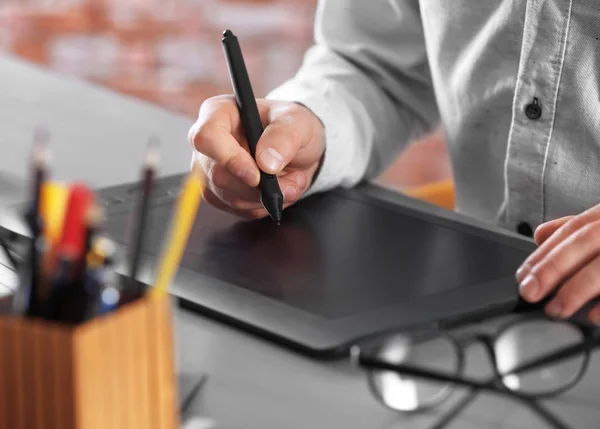 Designer working with graphic tablet — Stock Photo, Image