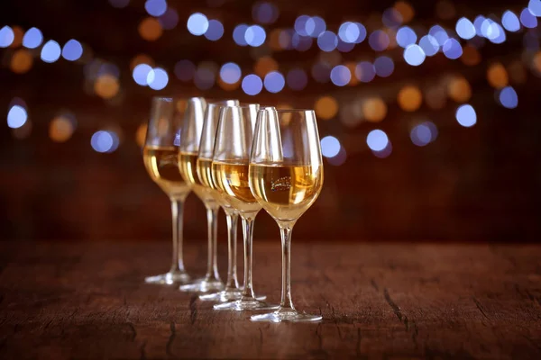 Bicchieri di vino in fila — Foto Stock