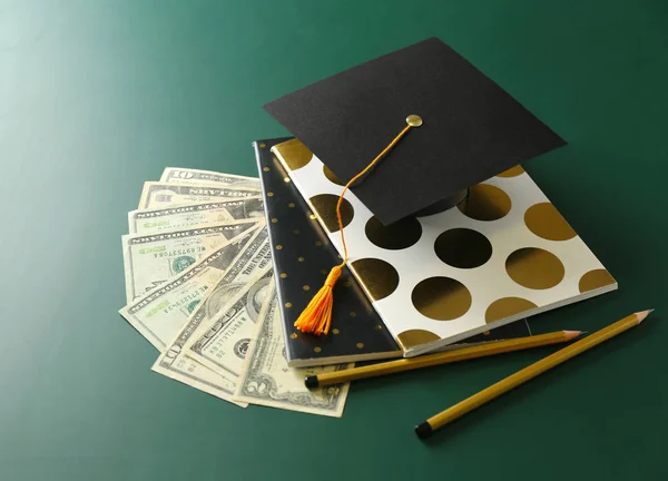 School supplies with graduation hat and banknotes — Stock Photo, Image