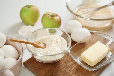 Pasta yapmak için malzemeler 