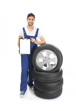 Üniformalı genç makinist 