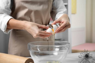 kadın çatlama yumurta