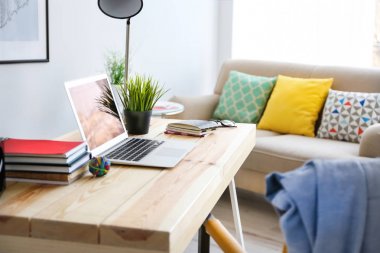 Ofiste rahat çalışma alanı