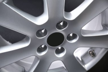 Araba tekerlek üzerinde karanlık