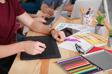 Yeni proje çalışma tasarımcılar