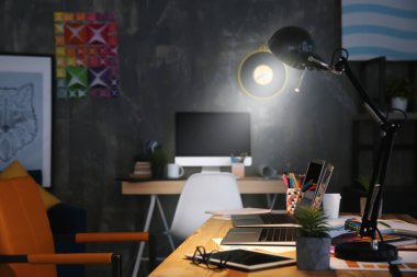 iç tasarımcı çalışma alanı'nın