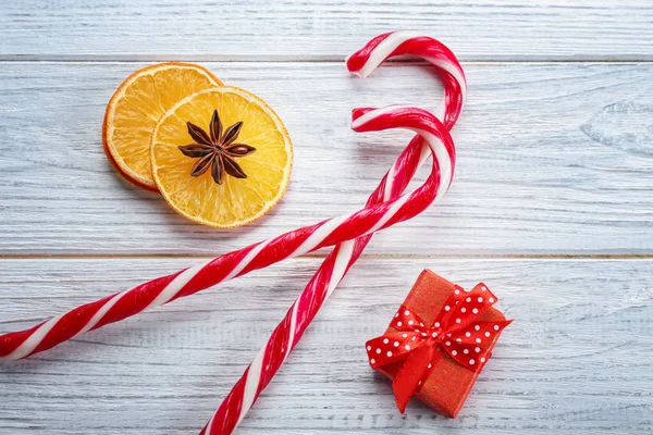 Composição com bastões de doces de Natal — Fotografia de Stock